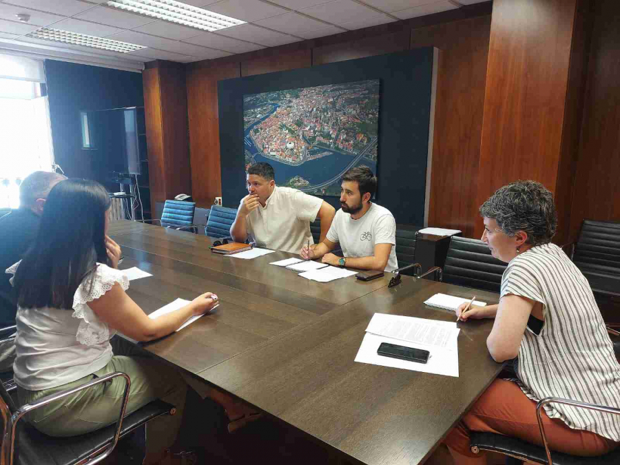 O alcalde de Soutomaior, Manu Lourenzo, continúa a rolda de reunións para buscar solucións á situación da fábrica da Pontesa